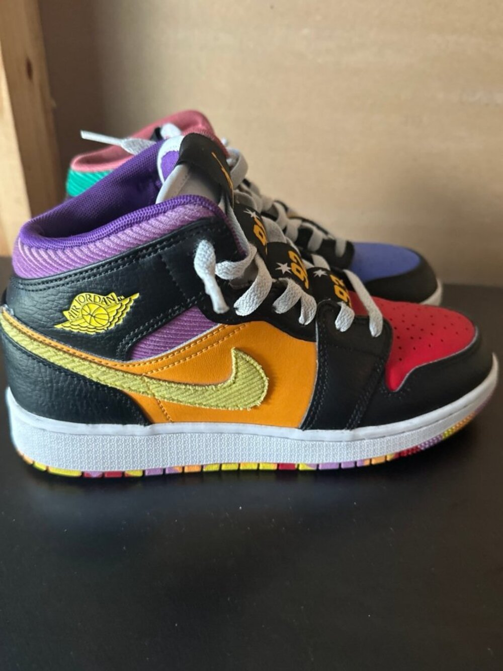 Air Jordan 1 Mid GS "Six Championships" Multi-Color – Size 5.5Y (Women's 7) - Picture 4 of 4